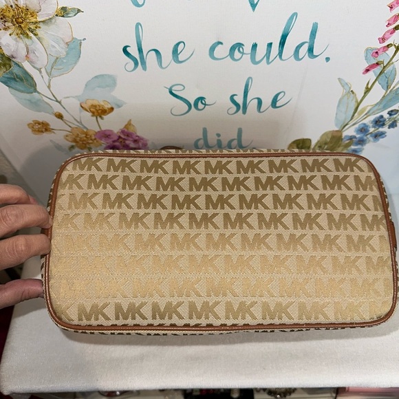 MICHAEL KORS NWT Jet Set Grab Bag Jacquard MK Signature Tote - Picture 10 of 12